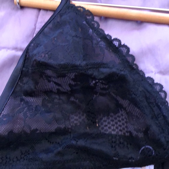 A beautiful lace triangle bra from Savage X Fenty. - Picture 2 of 6
